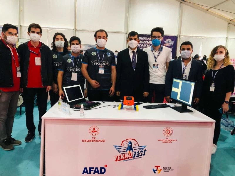 Fadıloğlu, TEKNOFEST’te yarışan Gaziantep’in gururlarını ziyaret etti
