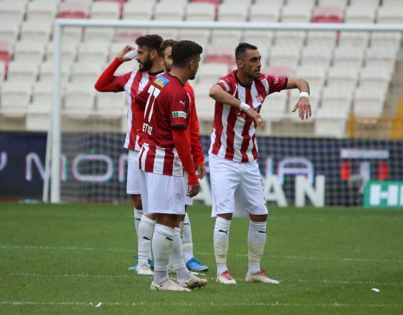 Uğur Çiftçi maç sonu 3’lü çektirdi!
