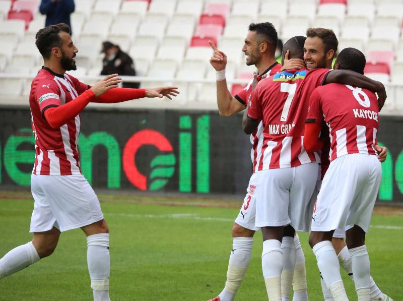 Süper Lig: D.G. Sivasspor: 4 - Fatih Karagümrük: 0 (Maç sonucu)
