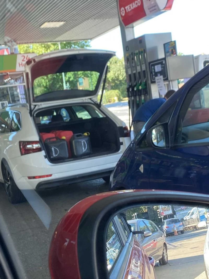 İngiliz Bakan Shapps’tan sürücülere ’fazla benzin almayın’ çağrısı
