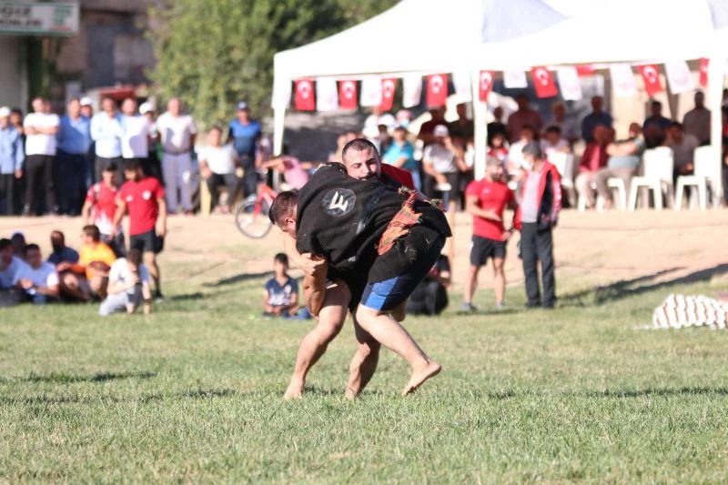Aba Güreşi izleyenlerin nefesini kesti
