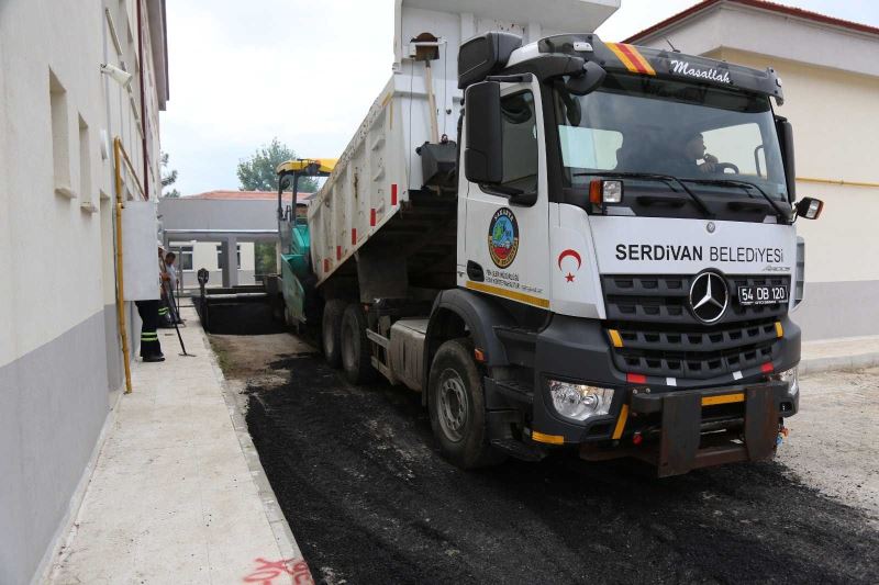 Serdivan’da okulların çevre düzenlemeleri gerçekleştiriliyor
