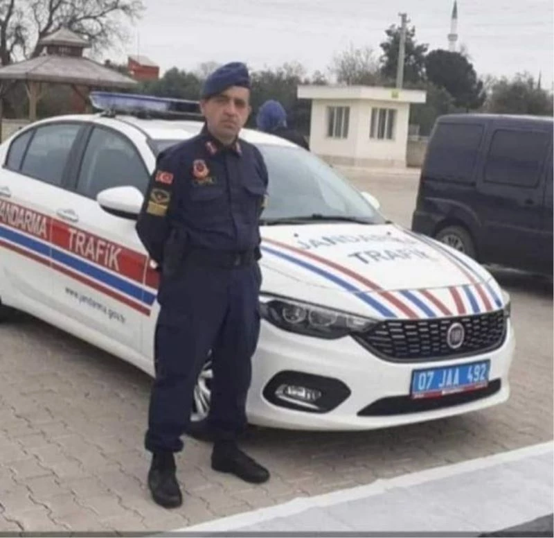 Oğlunu üniversite kaydına götürürken kazada hayatını kaybeden uzman çavuş toprağa verildi
