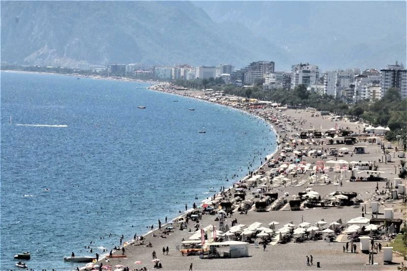 Doğuda kar, Antalya’da yazdan kalma günler
