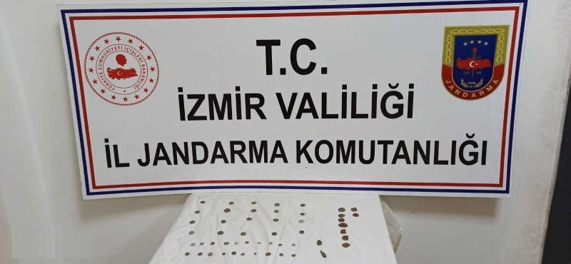 İzmir’de jandarma 51 adet tarihi eser ele geçirdi
