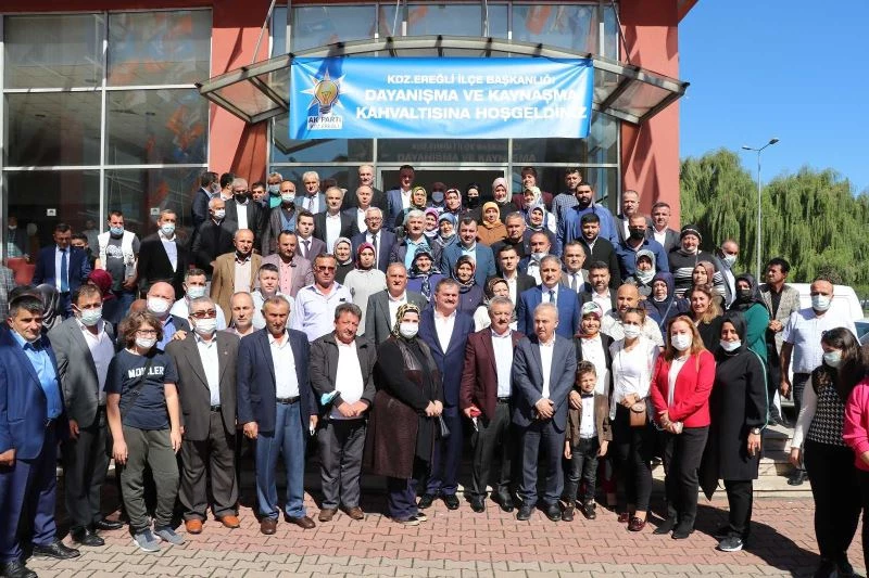 AK Partililer dayanışma kahvaltısında bir araya geldi
