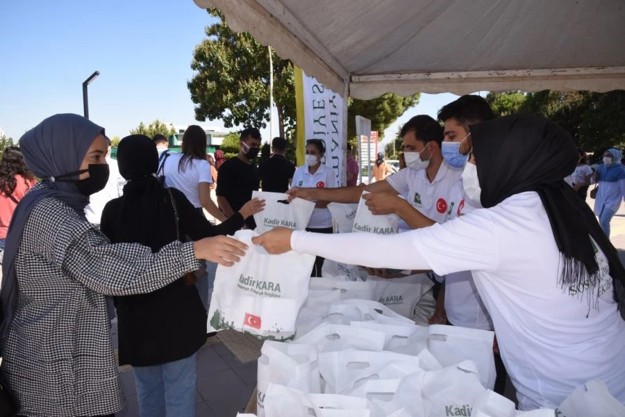 Belediye, üniversitede öğrencilere, hizmetlerini tanıtmak için stant açtı