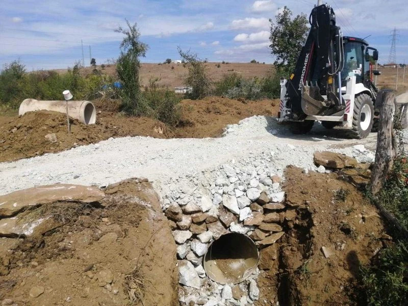 Tarla yollarında stabilize yol çalışmaları
