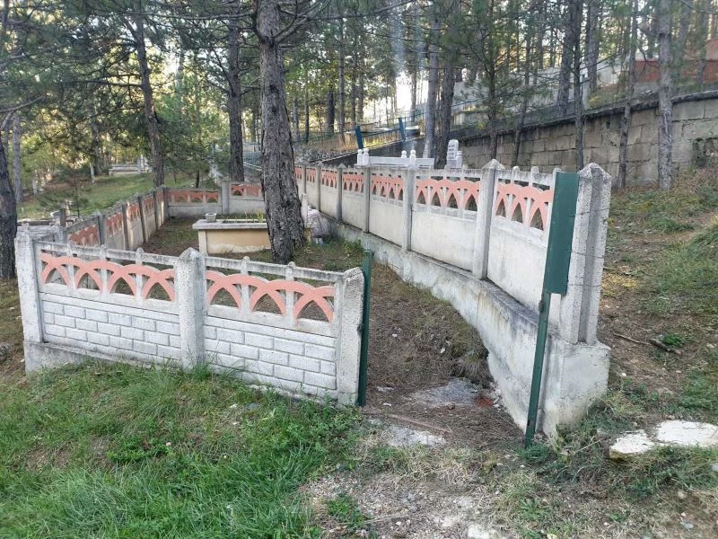 Mezarlıkların demir korkulukları çalındı
