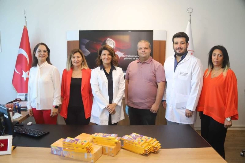 Oyun Koleji, tedavi gören çocuklara boya kalemi hediye etti
