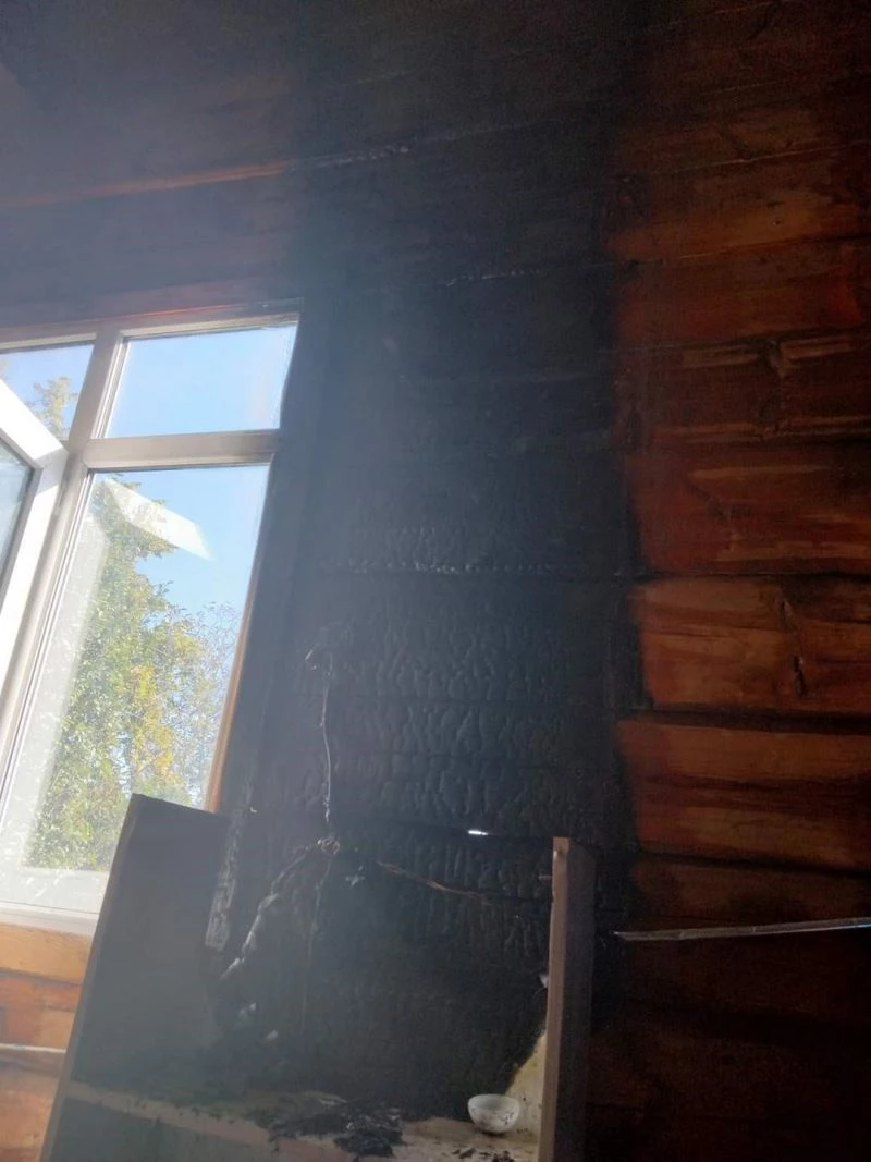 Camide çıkan yangını cemaat büyümeden söndürdü
