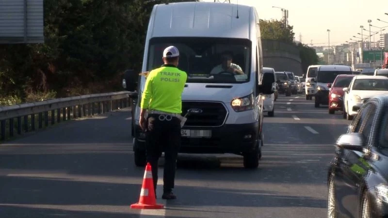Usulsüz çakar ve emniyet şeridi kullananlar cezalandırıldı