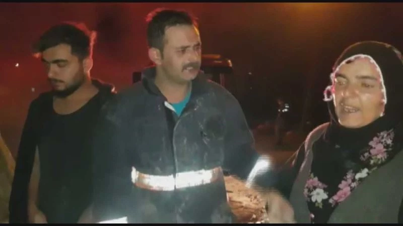 Yangını unuttu altınlarını saydı
