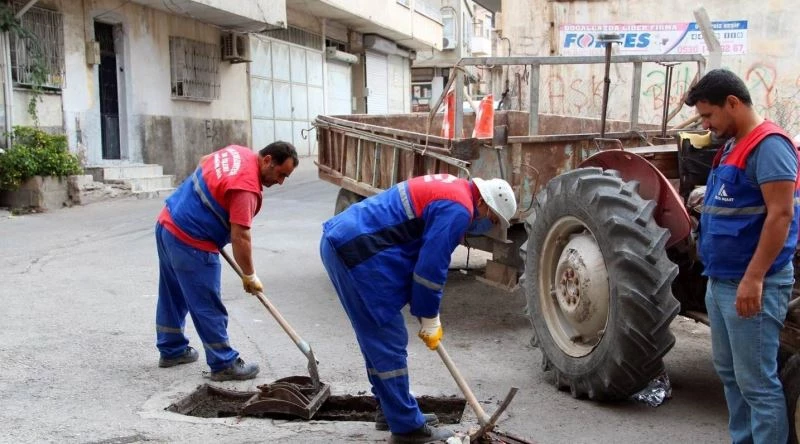 Kış öncesi mazgallar ve ızgaralar temizleniyor
