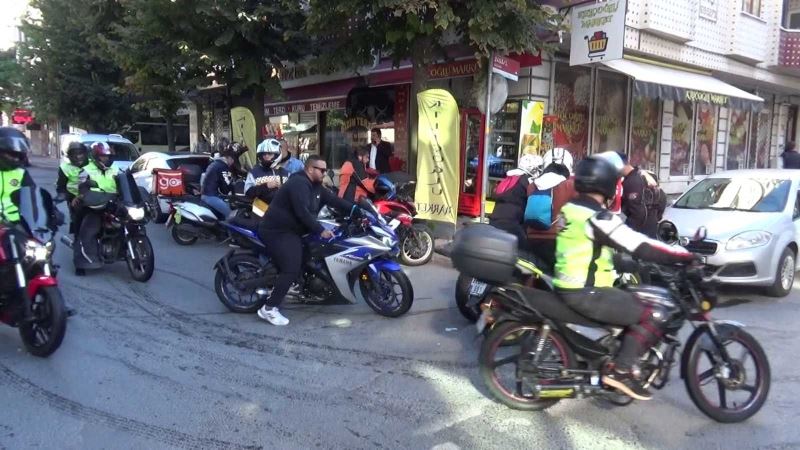 (Özel) İstanbul’da 720 motosikletli kurye farkındalık için kahvaltıda buluştu

