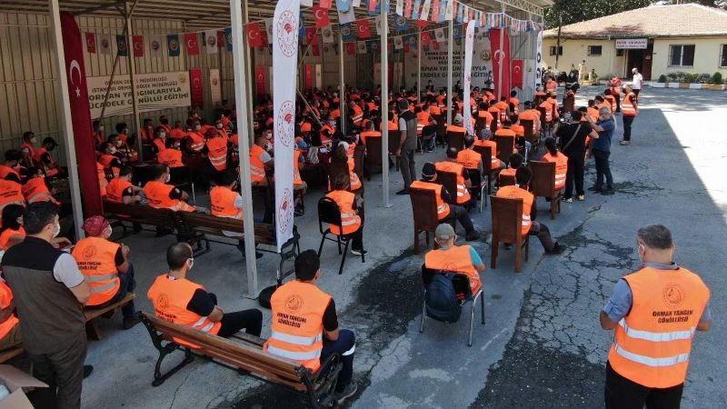 Yangın söndürme gönüllülerinden nefes kesen tatbikat
