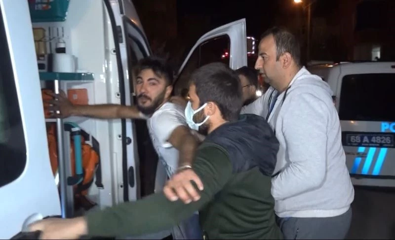 Sinir krizi geçiren genç kendini kilitlediği evde eşyaları kırıp, evi ateşe verdi
