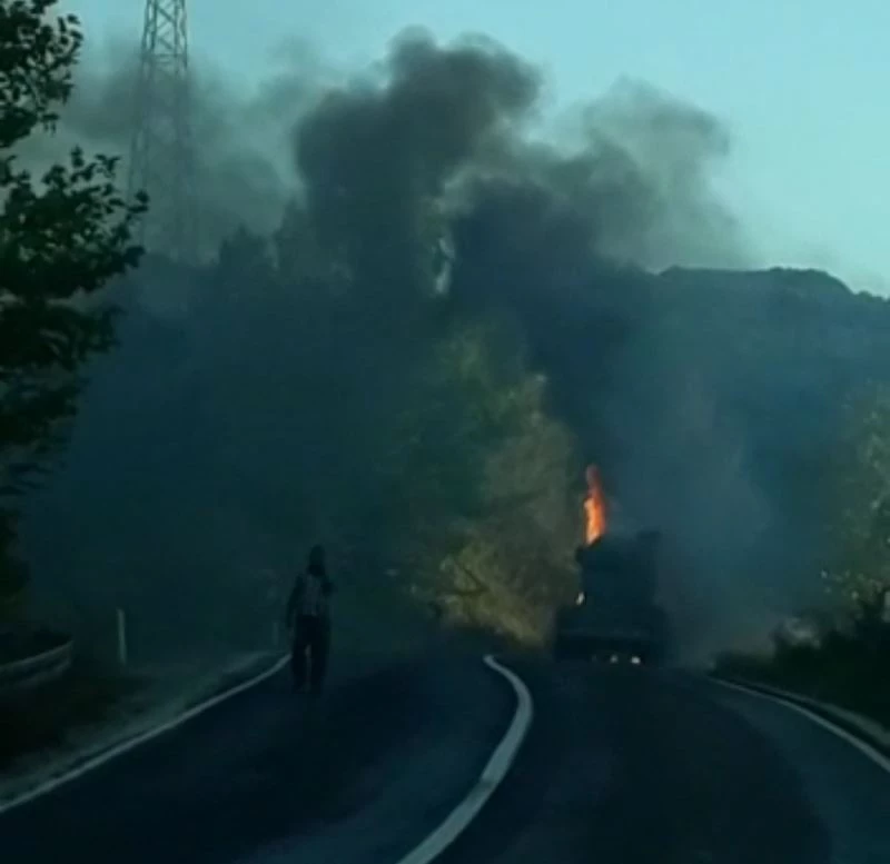Sülfürik asit yüklü tankerde yangın
