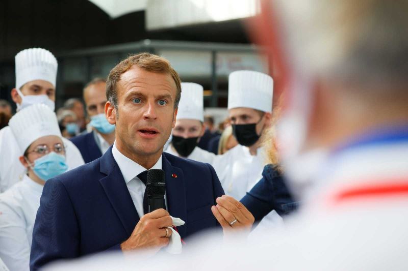 Fransa Cumhurbaşkanı Macron’a “yumurtalı” saldırı

