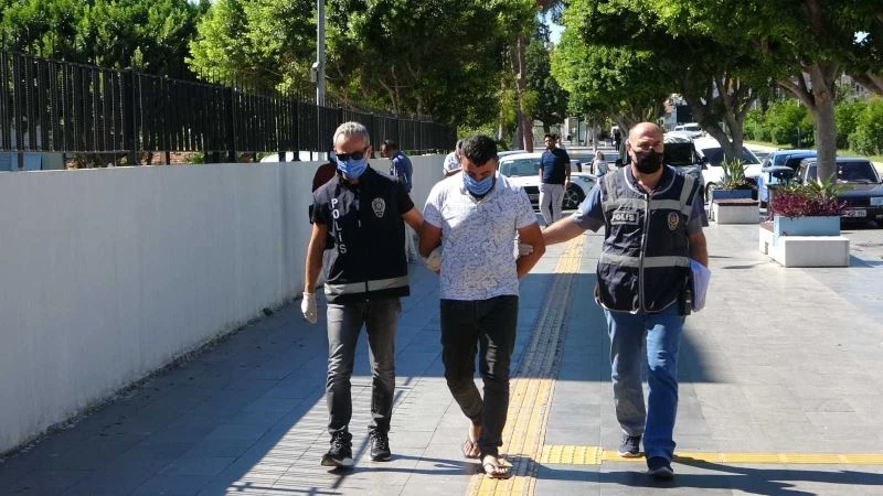 Park halindeki hurda minibüsü çekiciye yükleyip Konya’ya götürdüler
