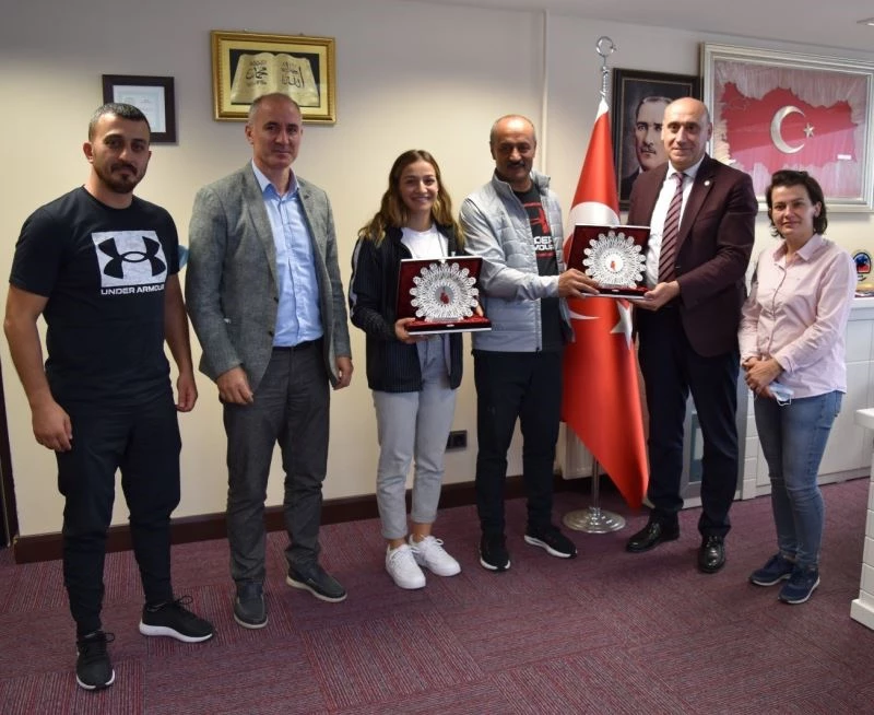 Tokyo Olimpiyatları’nın kahramanlarından Buse Naz Çakıroğlu hedeflerini anlattı
