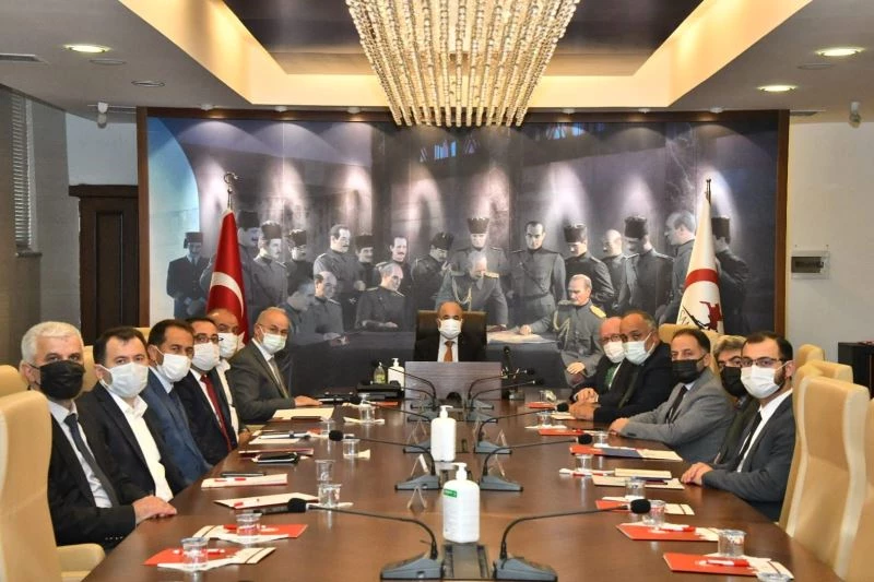 Vali Dağlı: “Üniversite öğrencileri için her türlü imkan seferber edilecek”
