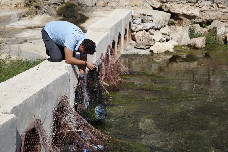 Yüzey suyu atık kapanı projesi ile haftada 65 kilo atık toplanıyor
