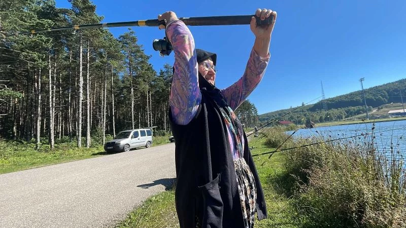 Balık tutan kocasına kızdı, can sıkıntısına gittiği avcılıkta ustalaştı
