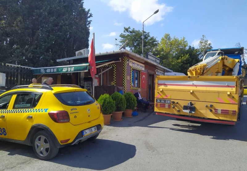 İBB 15 yıllık taksi durağını kaldırmaya çalıştı
