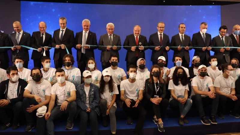 Bakan Varank muhalefet partilerine yüklendi:
