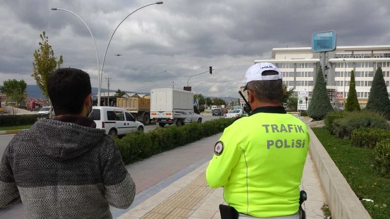 Kırmızı ışıkta geçti, 314 TL cezayı duyunca indirim istedi
