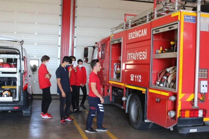 Öğrenciler İtfaiye Müdürlüğünü gezdi
