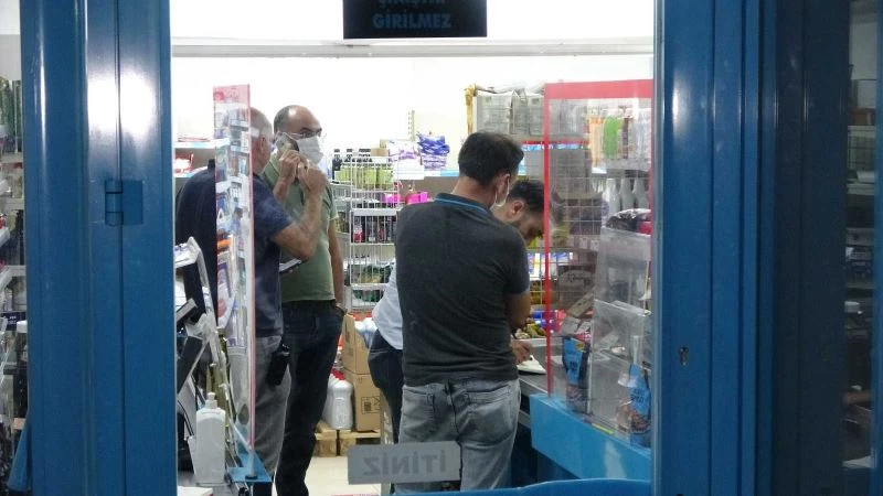 Antalya’da zincir market şubesinde maskeli silahlı soygun
