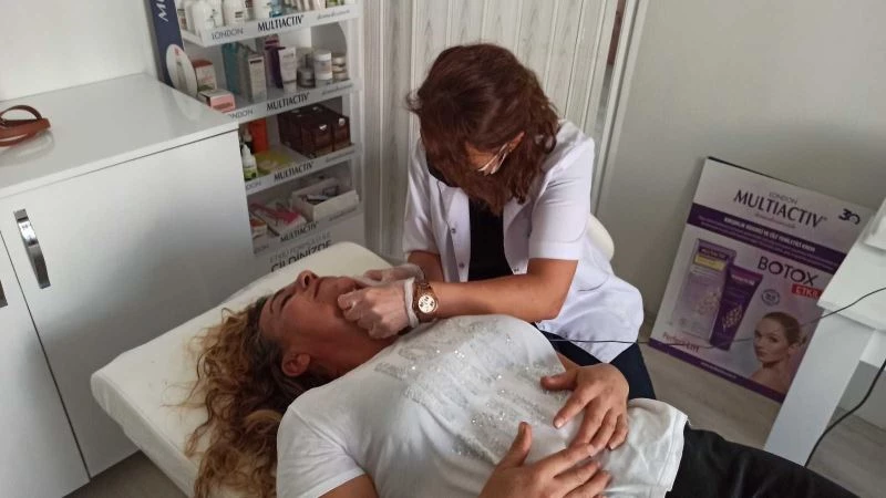 (Özel) Güzellik merkezi, aşı olana ücretsiz lazer epilasyon hizmeti veriyor
