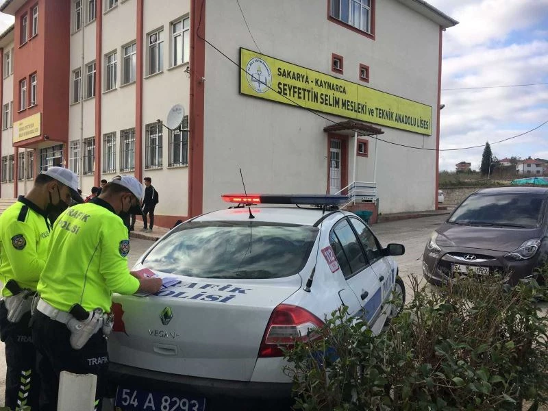 Kaynarca polisinden okul önlerinde uygulama
