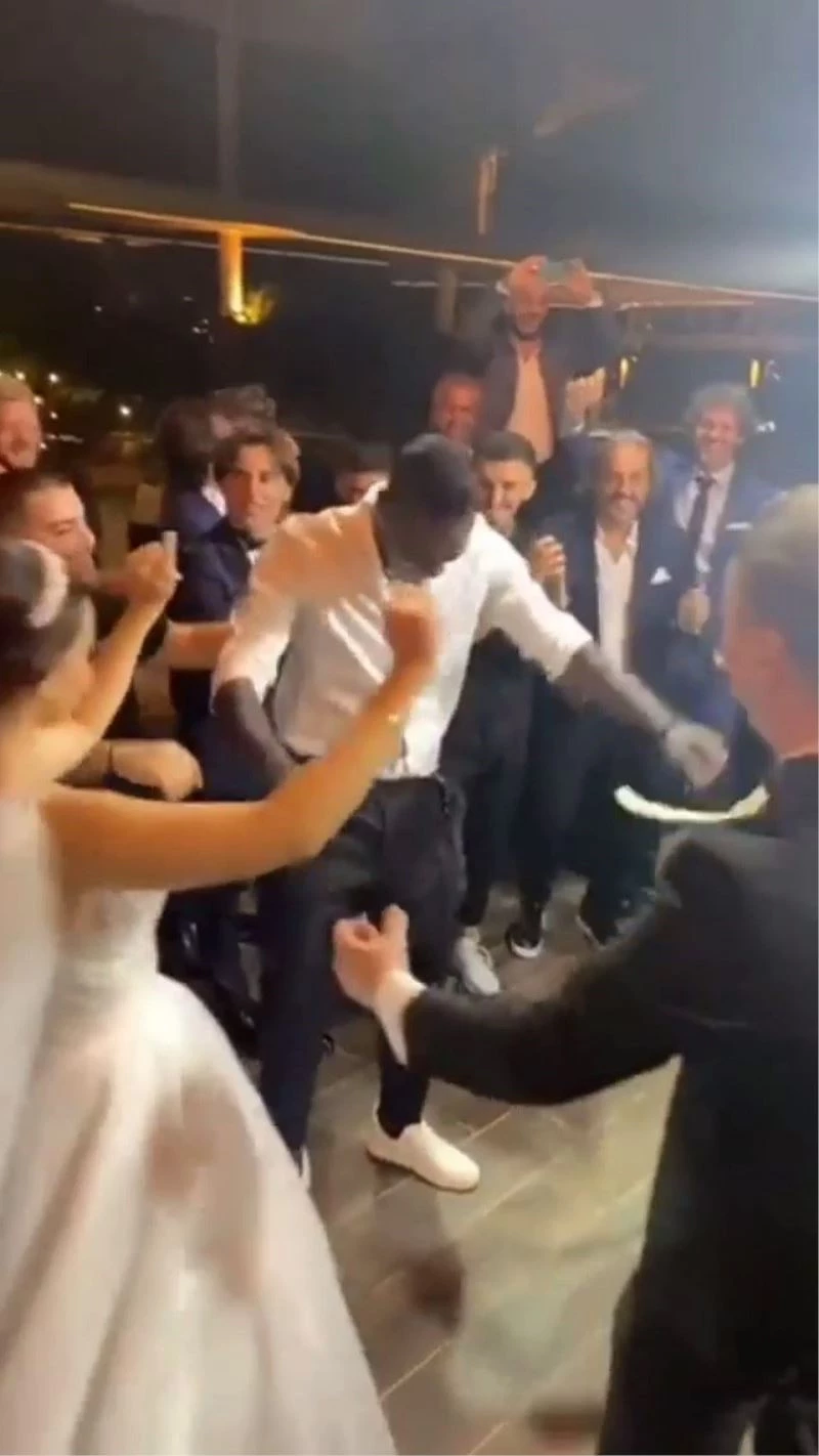 Mario Balotelli’den çiftetelli şovu
