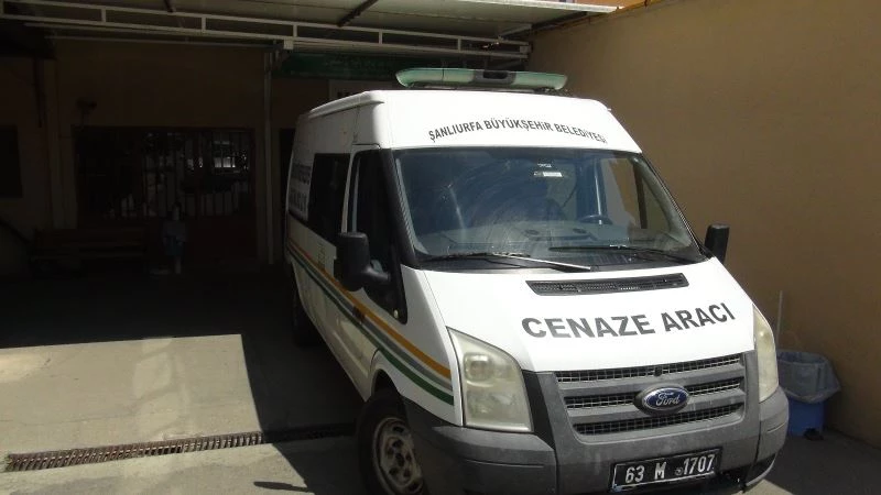 Üzerine dökülen tinerin alev aldığı genç kız öldü
