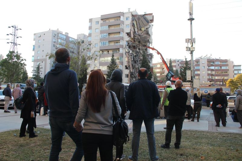 İzmir depreminde 11 kişinin öldüğü binanın mimarına tahliye
