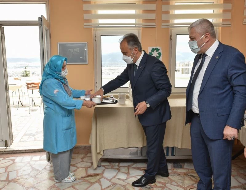 Aşure kazanları sağlıkçılar için kaynadı
