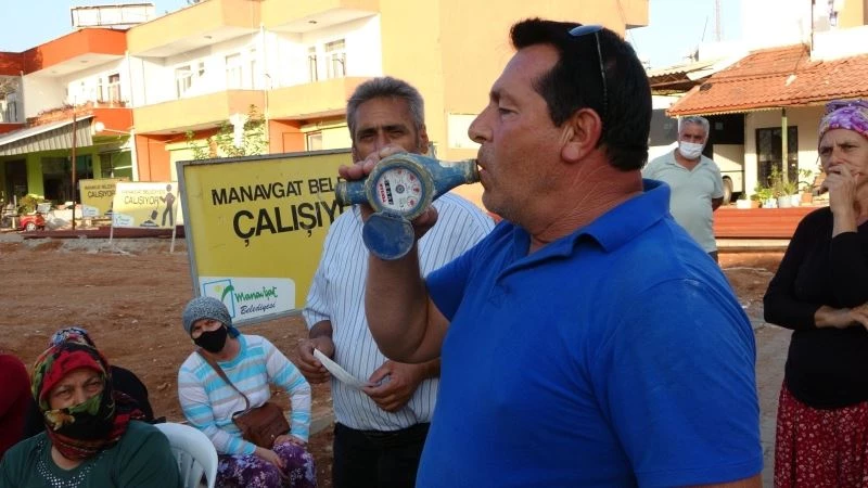 Mahalleliden yüksek gelen su faturasına tepki
