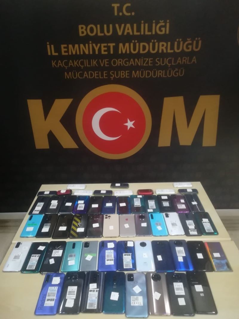 Kaçak cep telefonu satan işyerlerine operasyon: 3 gözaltı
