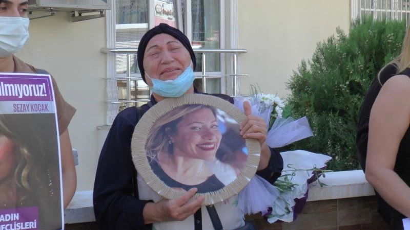 Sezay Koçak, ölüm yıl dönümünde evinin önünde anıldı
