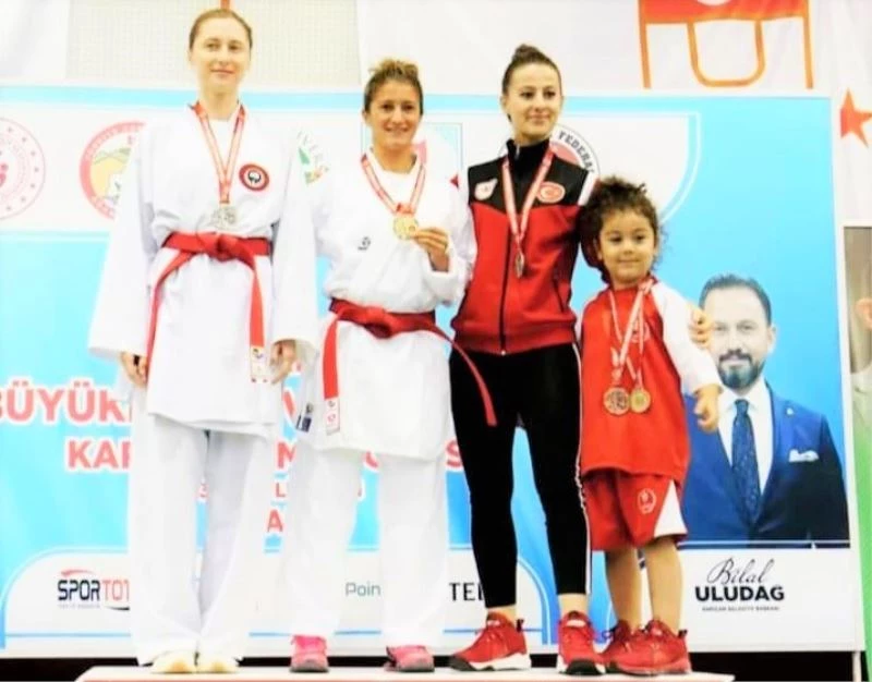 Milli Karate Antrenörü Arzu Koç Türkiye Büyükler ve Veteranlar Karate şampiyonasını birincilikle bitirdi
