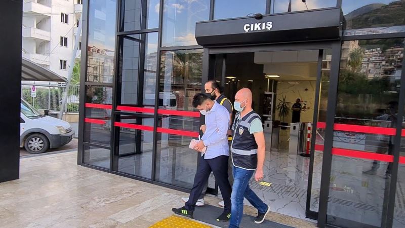 Alanya’da dehşet saçıp polisi peşine takan sürücü tutuklandı
