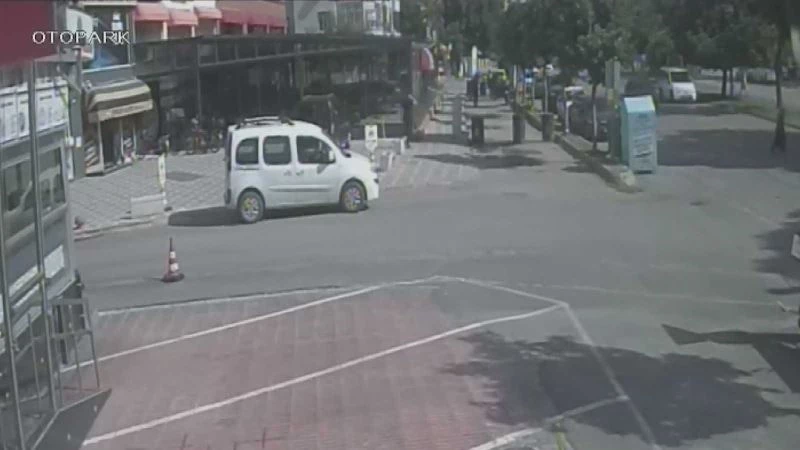 Yaşlı kadının ölüme gitme anı kamerada
