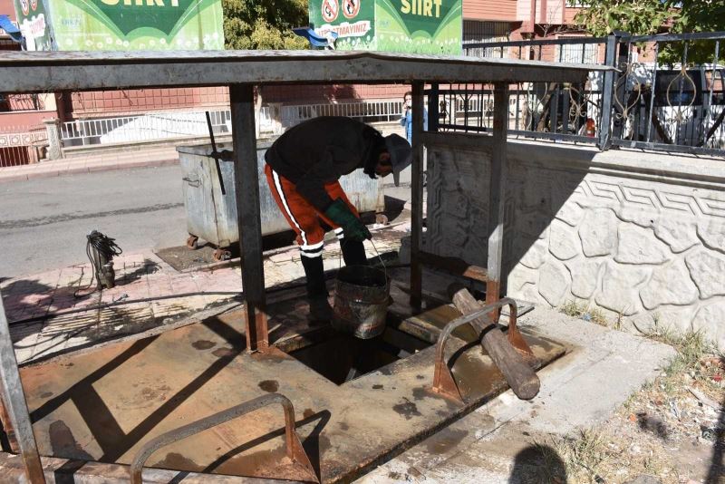 Siirt’te yer altı çöp konteynerleri onarılarak bakımları yapılıyor
