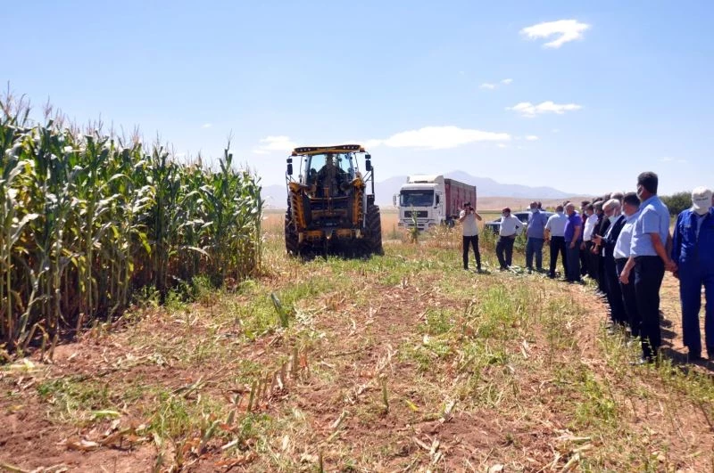 Karaman DSYB’nin hizmete aldığı biçerdöver ilk hasadını törenle yaptı
