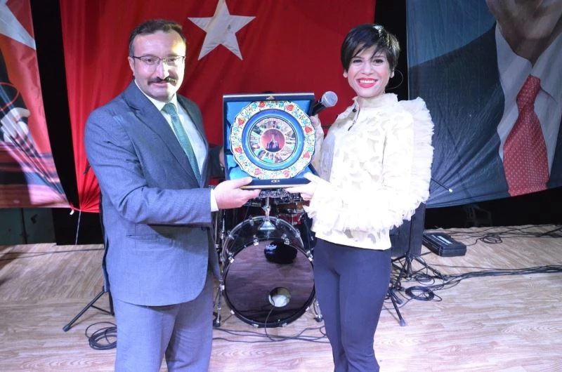 Emet’te 3 Eylül kutlamaları Aydilge konseri ile sona erdi
