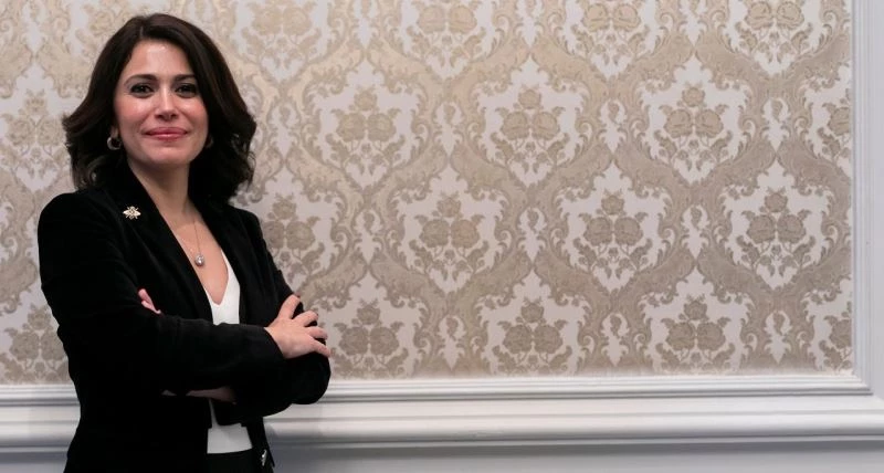 Arı sütü, ciltte çizgilerin ve kırışıklıkların önüne geçilmesini destekliyor
