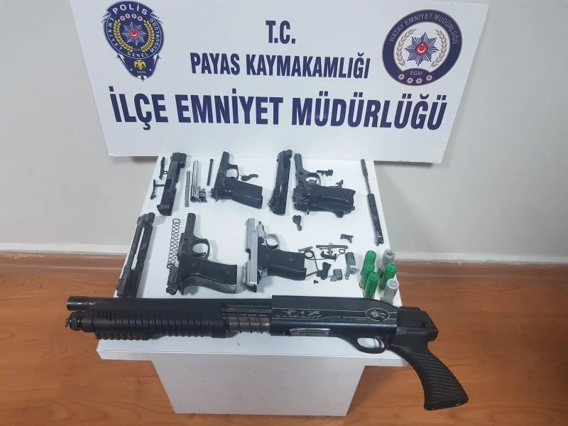 Silahlı kavgadan cephanelik çıktı: 3 gözaltı
